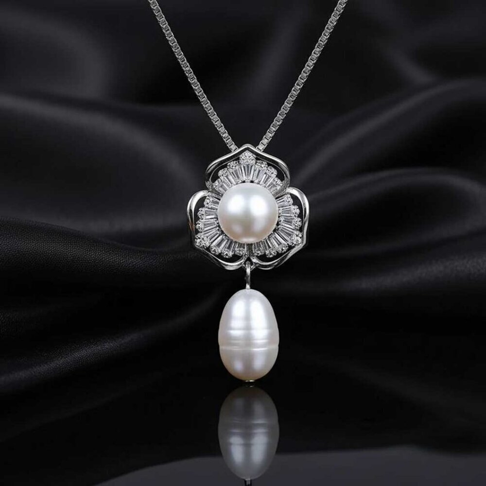 Ladies White Pearl Flower Necklace - Picture 3 of 4
